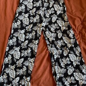 Papermoon Dark Blue and White Floral Wide-Leg Rayon Capris, M